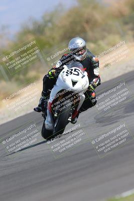 media/Nov-05-2022-SoCal Trackdays (Sat) [[f8d9b725ab]]/Turn 2 (1120am)/